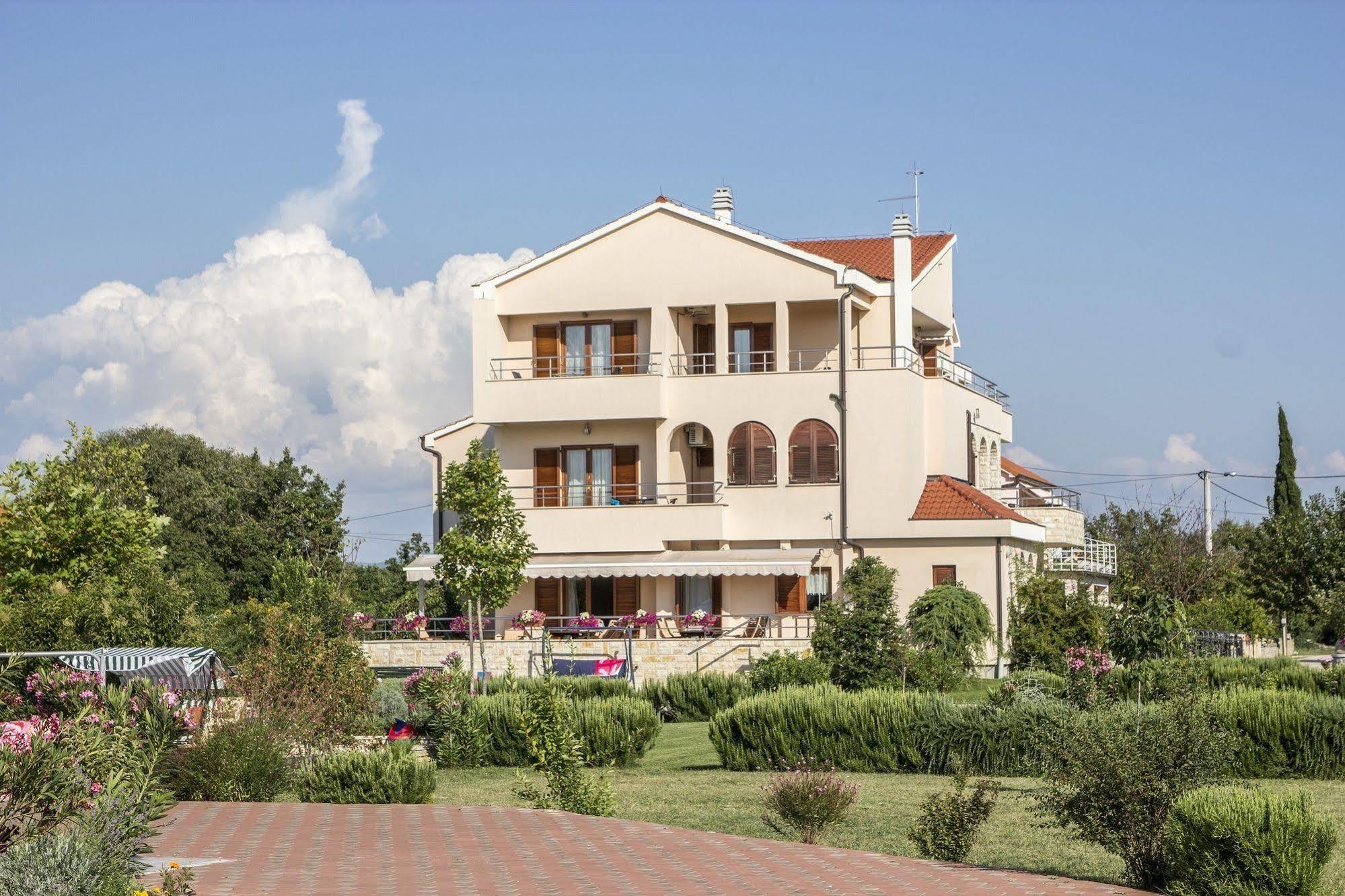 Pansion Skelin Hotel Drinovci ภายนอก รูปภาพ