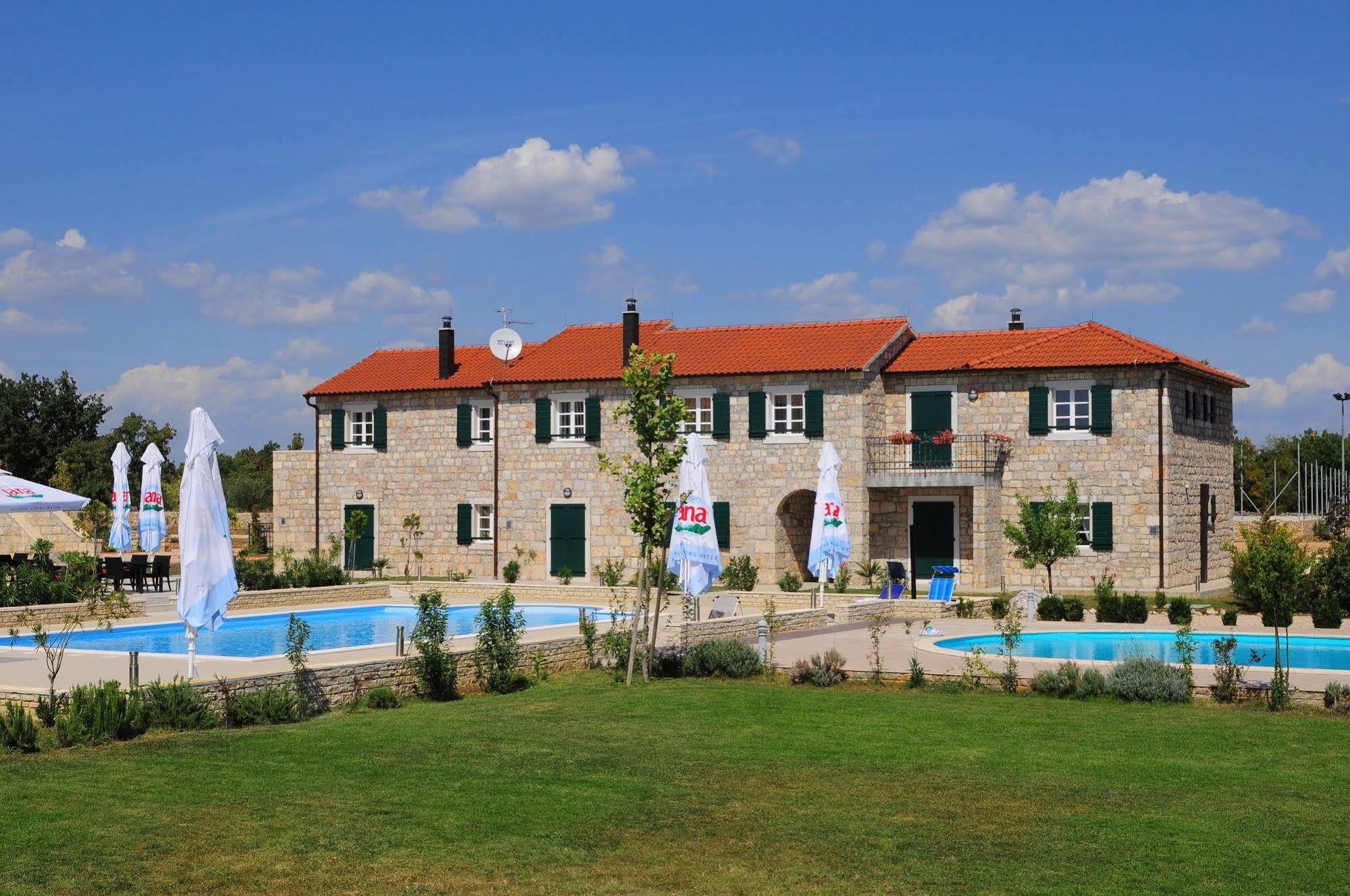 Pansion Skelin Hotel Drinovci ภายนอก รูปภาพ