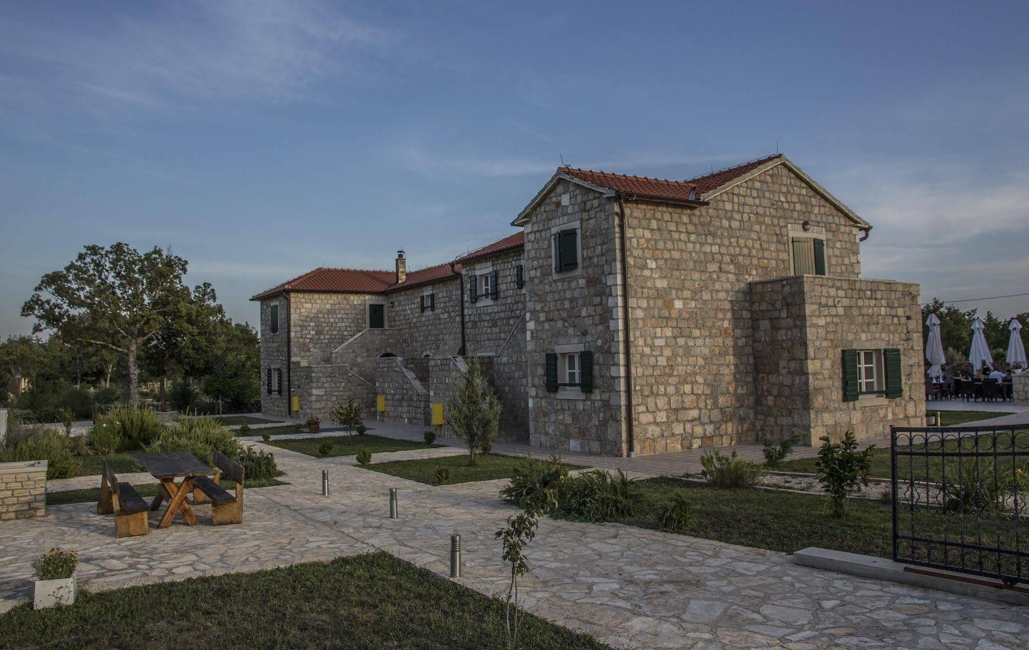 Pansion Skelin Hotel Drinovci ภายนอก รูปภาพ