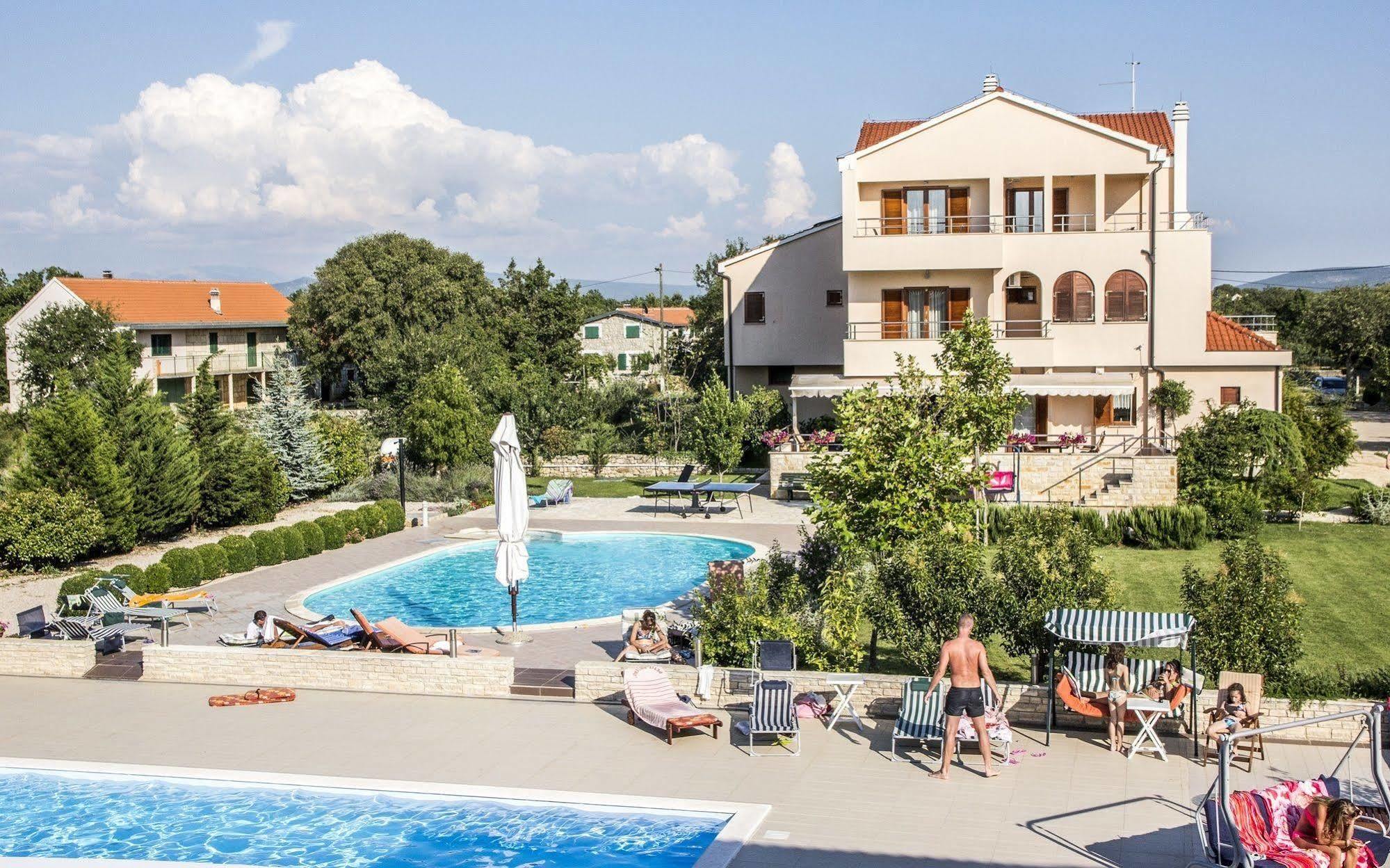 Pansion Skelin Hotel Drinovci ภายนอก รูปภาพ
