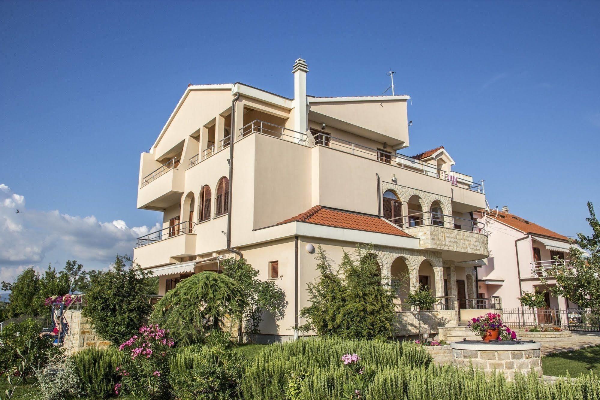 Pansion Skelin Hotel Drinovci ภายนอก รูปภาพ
